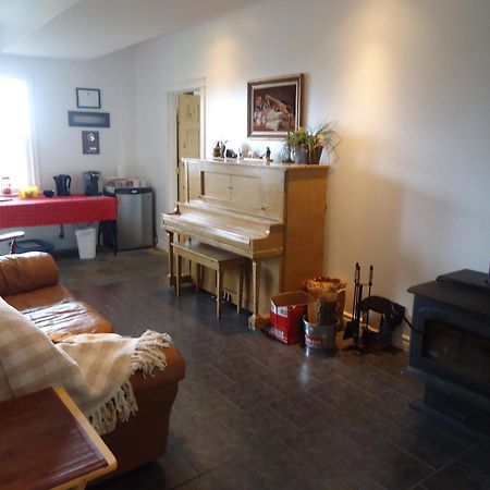 The Fiddle And The Sea Bed And Breakfast Port Hood Екстер'єр фото